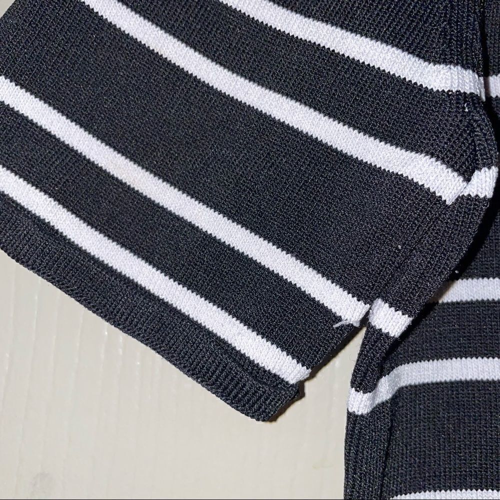 Carmen Marc Valvo Black & White Striped Short Sleeve Knit Top Zipper Back Med - Picture 5 of 7